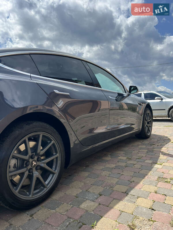 Седан Tesla Model 3 2019 в Ивано-Франковске