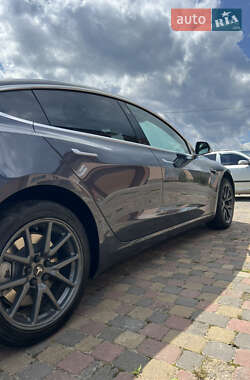 Седан Tesla Model 3 2019 в 