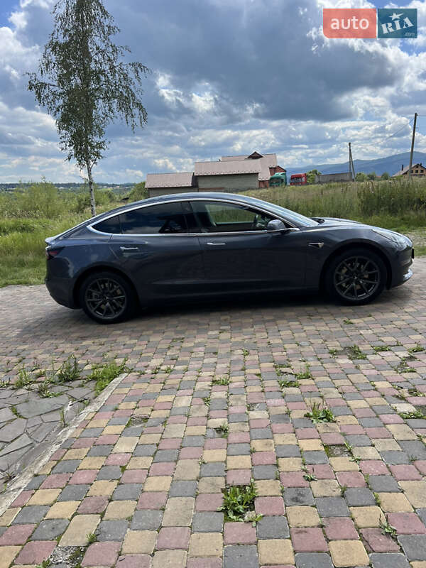 Седан Tesla Model 3 2019 в Ивано-Франковске