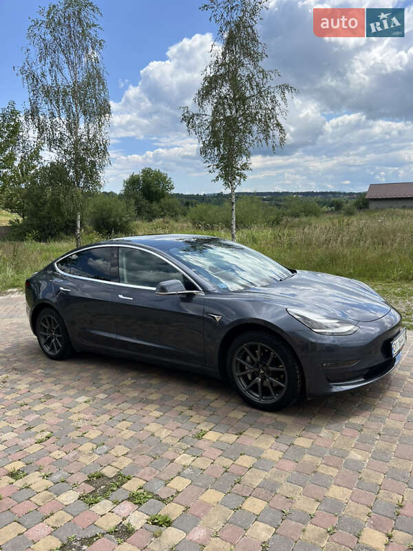 Седан Tesla Model 3 2019 в Ивано-Франковске
