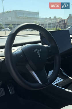 Седан Tesla Model 3 2019 в 