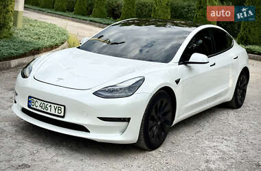 Седан Tesla Model 3 2021 в 