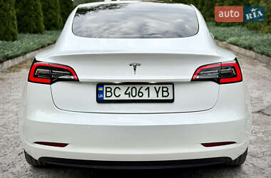 Седан Tesla Model 3 2021 в 