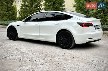 Седан Tesla Model 3 2021 в 