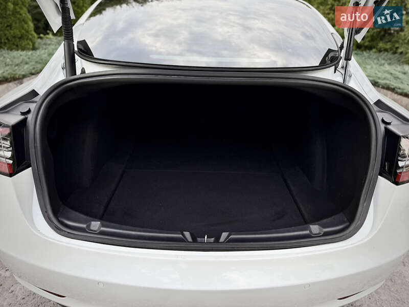 Седан Tesla Model 3 2021 в Днепре