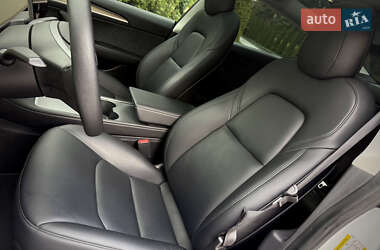 Седан Tesla Model 3 2021 в 
