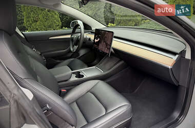 Седан Tesla Model 3 2021 в 