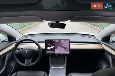 Седан Tesla Model 3 2021 в 
