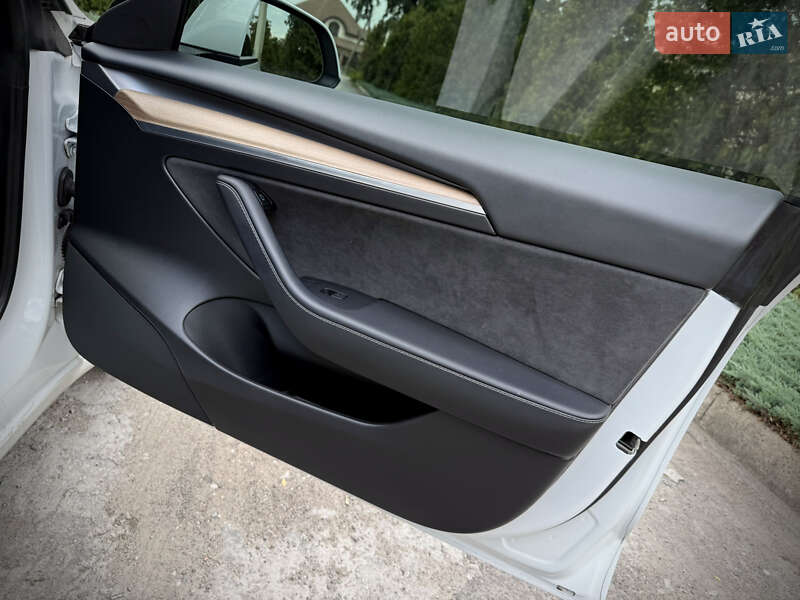 Седан Tesla Model 3 2021 в Днепре