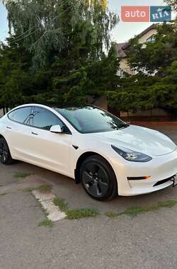Седан Tesla Model 3 2022 в 