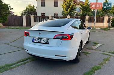 Седан Tesla Model 3 2022 в 
