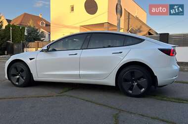 Седан Tesla Model 3 2022 в 