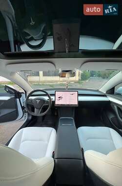 Седан Tesla Model 3 2022 в 