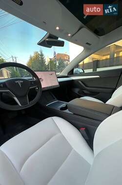 Седан Tesla Model 3 2022 в 