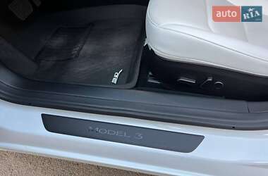 Седан Tesla Model 3 2022 в 