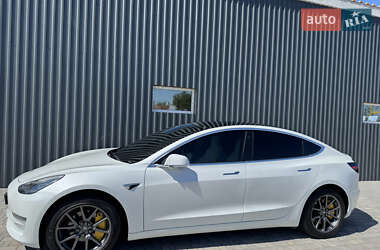 Седан Tesla Model 3 2020 в 