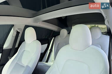 Седан Tesla Model 3 2020 в 
