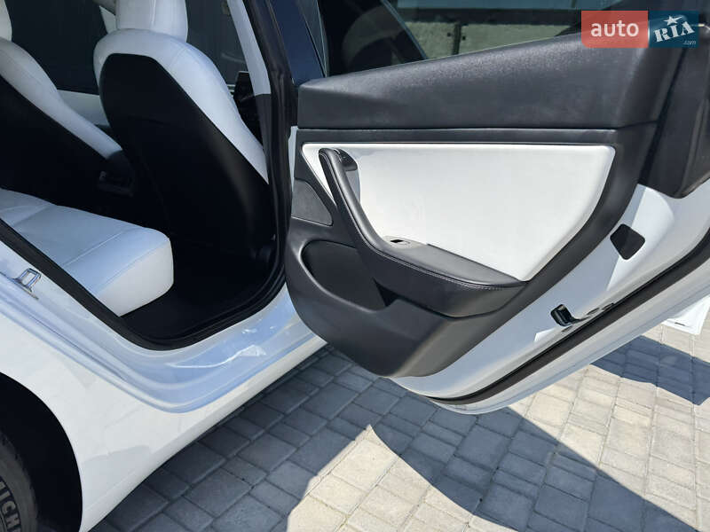 Седан Tesla Model 3 2020 в Белой Церкви