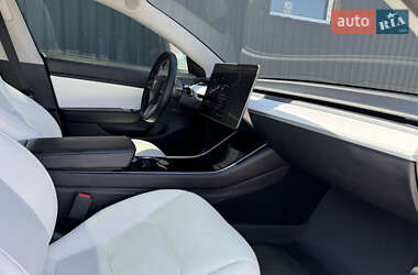 Седан Tesla Model 3 2020 в 