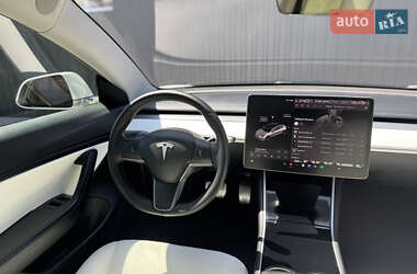 Седан Tesla Model 3 2020 в 