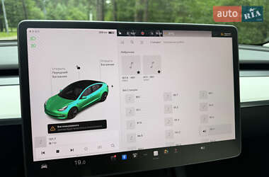 Седан Tesla Model 3 2021 в 