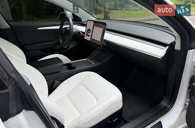Седан Tesla Model 3 2021 в 