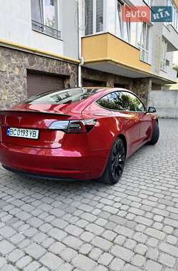 Седан Tesla Model 3 2021 в 