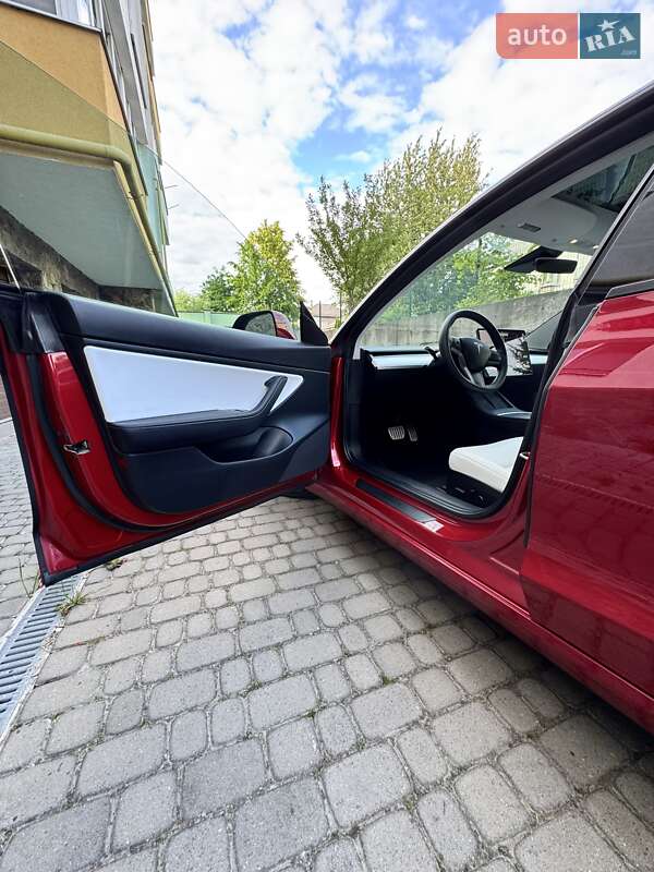 Седан Tesla Model 3 2021 в Львове
