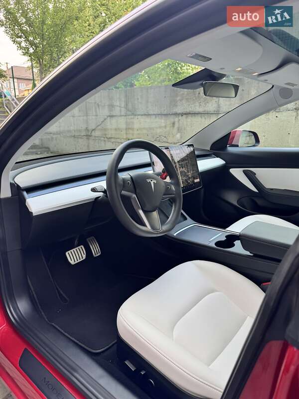 Седан Tesla Model 3 2021 в Львове