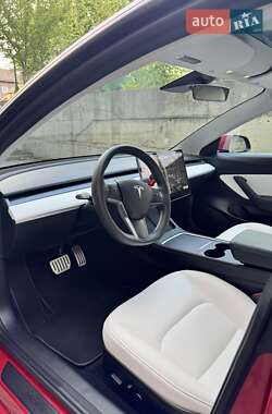 Седан Tesla Model 3 2021 в 