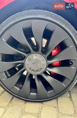 Седан Tesla Model 3 2021 в 