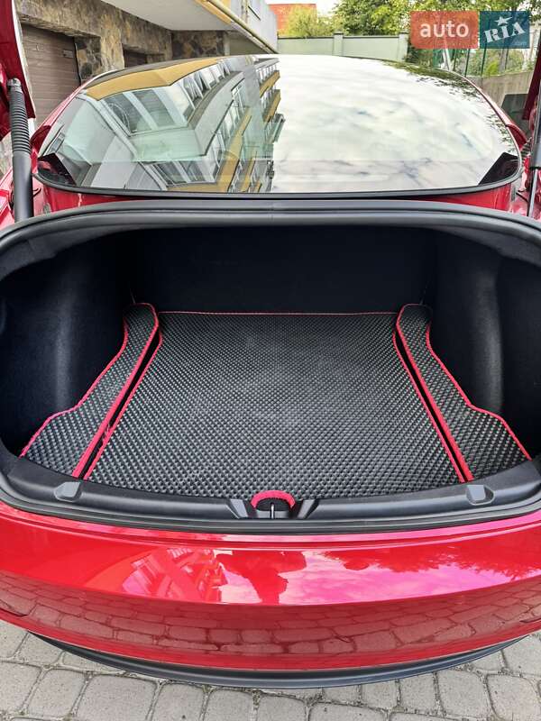 Седан Tesla Model 3 2021 в Львове