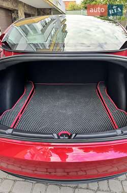 Седан Tesla Model 3 2021 в 