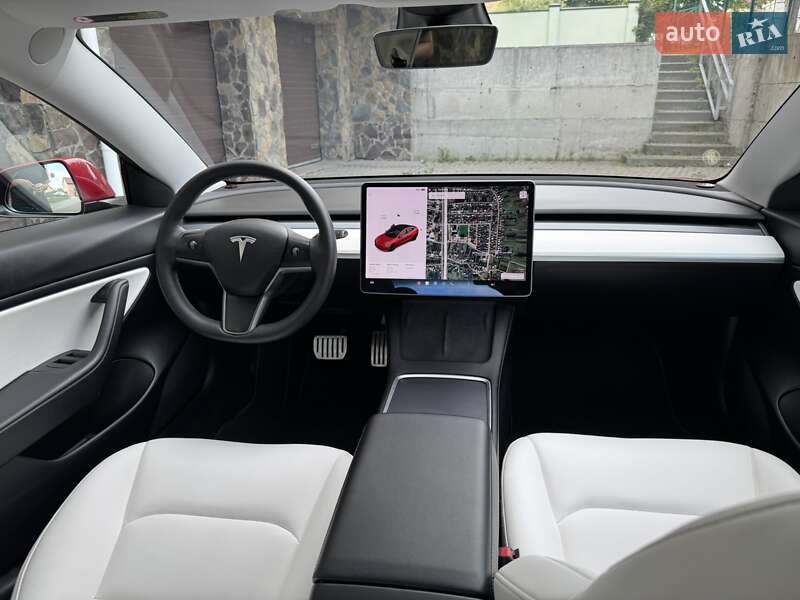 Седан Tesla Model 3 2021 в Львове