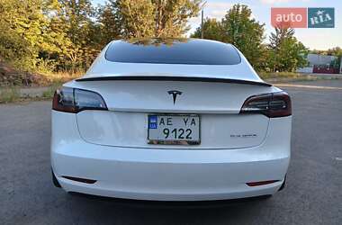 Седан Tesla Model 3 2022 в 