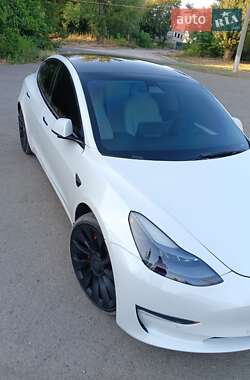 Седан Tesla Model 3 2022 в 