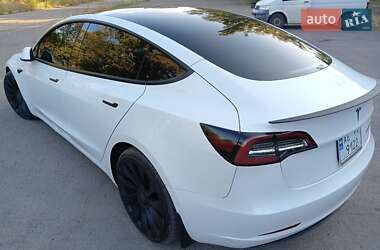 Седан Tesla Model 3 2022 в 