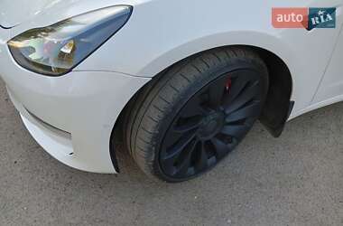 Седан Tesla Model 3 2022 в 