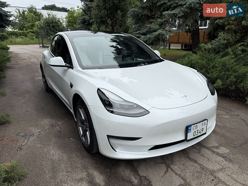 Седан Tesla Model 3 2021 в Ніжині