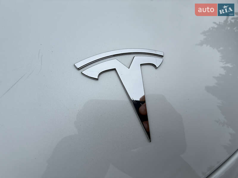 Седан Tesla Model 3 2021 в Ніжині