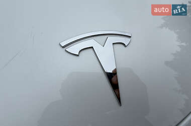 Седан Tesla Model 3 2021 в 