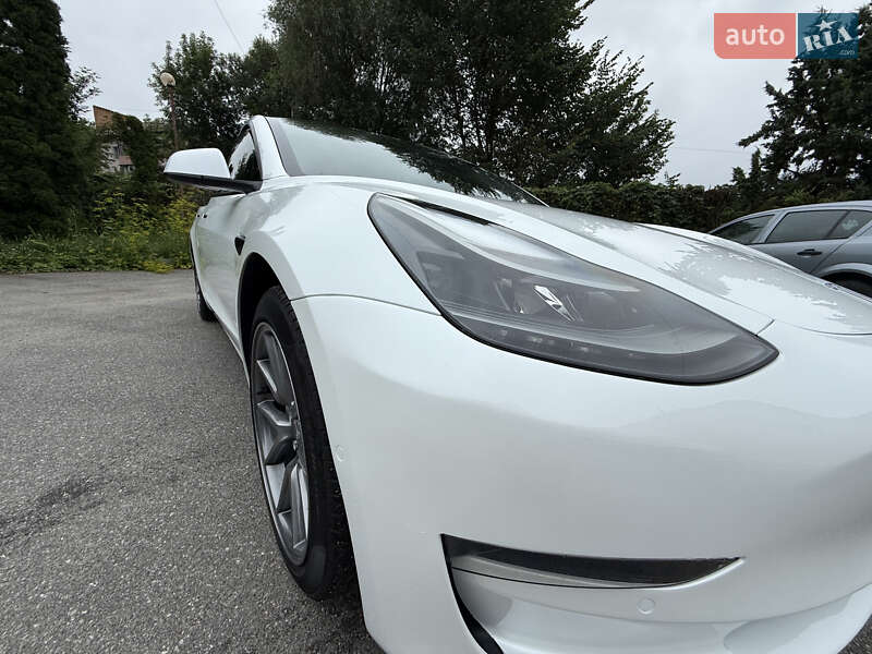Седан Tesla Model 3 2021 в Ніжині
