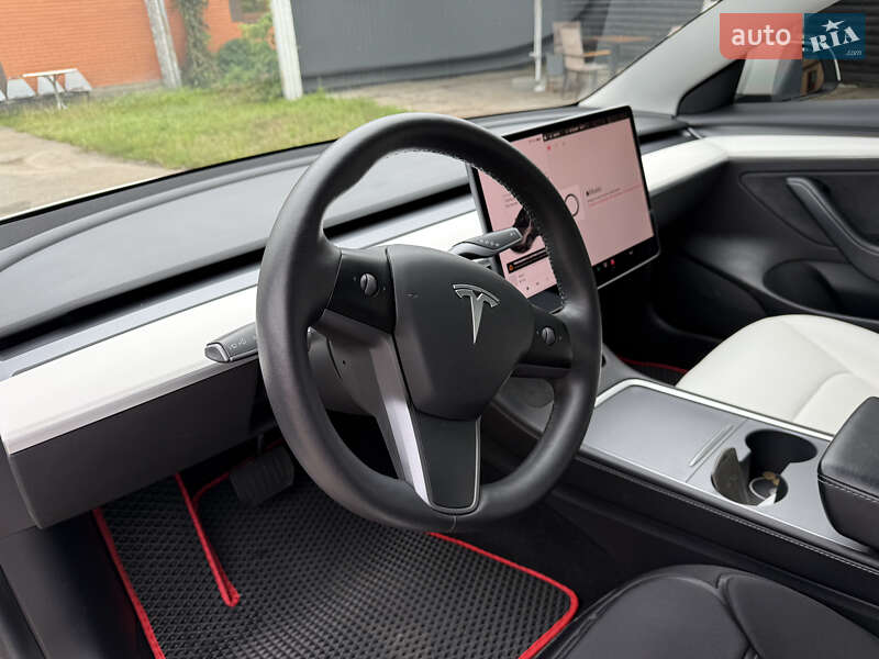 Седан Tesla Model 3 2021 в Ніжині