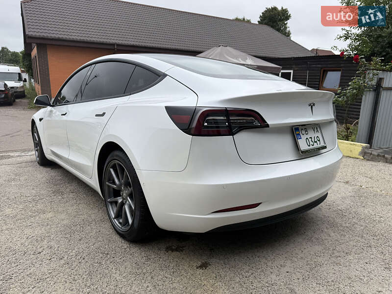 Седан Tesla Model 3 2021 в Ніжині