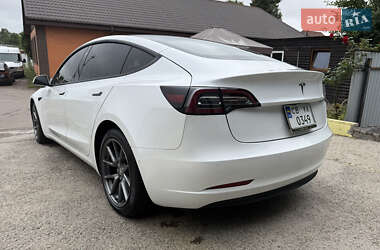 Седан Tesla Model 3 2021 в 
