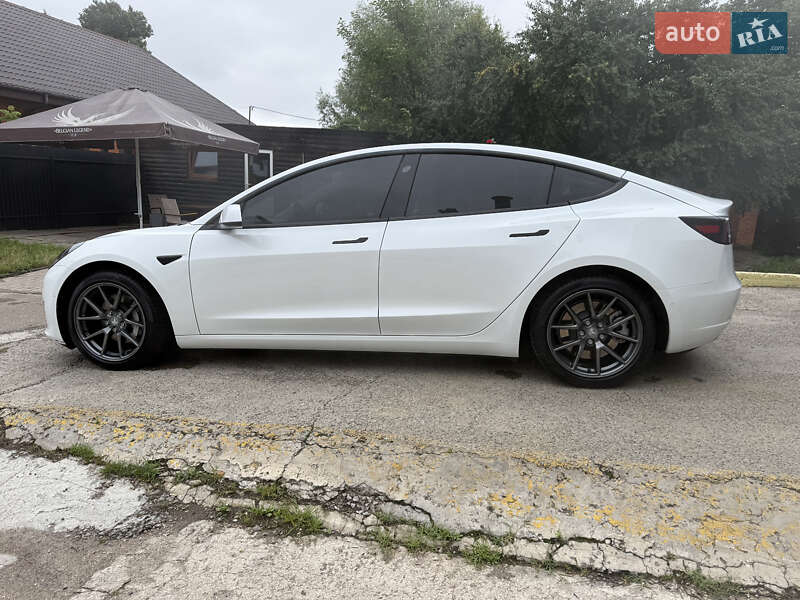 Седан Tesla Model 3 2021 в Ніжині