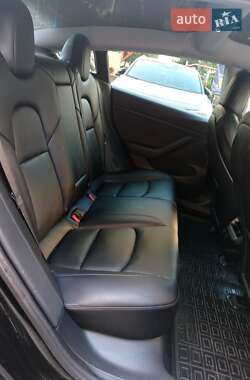 Седан Tesla Model 3 2021 в 