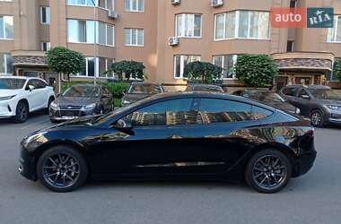 Седан Tesla Model 3 2021 в 