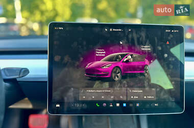 Седан Tesla Model 3 2022 в 