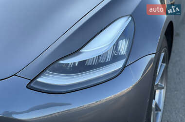 Седан Tesla Model 3 2020 в 